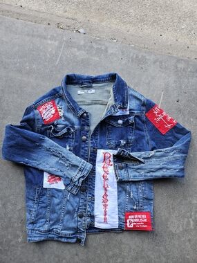 REELLISTIK NYC Distressed Denim Jacket Womens Large Patch Graphic Streetwear Blu